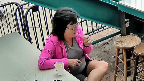 Candid Sexy Smoking Woman 782