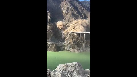 👀 🌁 INSANE! 🇨🇳 Hongqi bridge collapses in southwest China, months after opening.