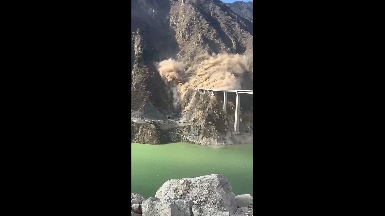 👀 🌁 INSANE! 🇨🇳 Hongqi bridge collapses in southwest China, months after opening.