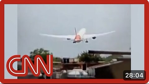 Aviation experts react to video showing plane just before crash