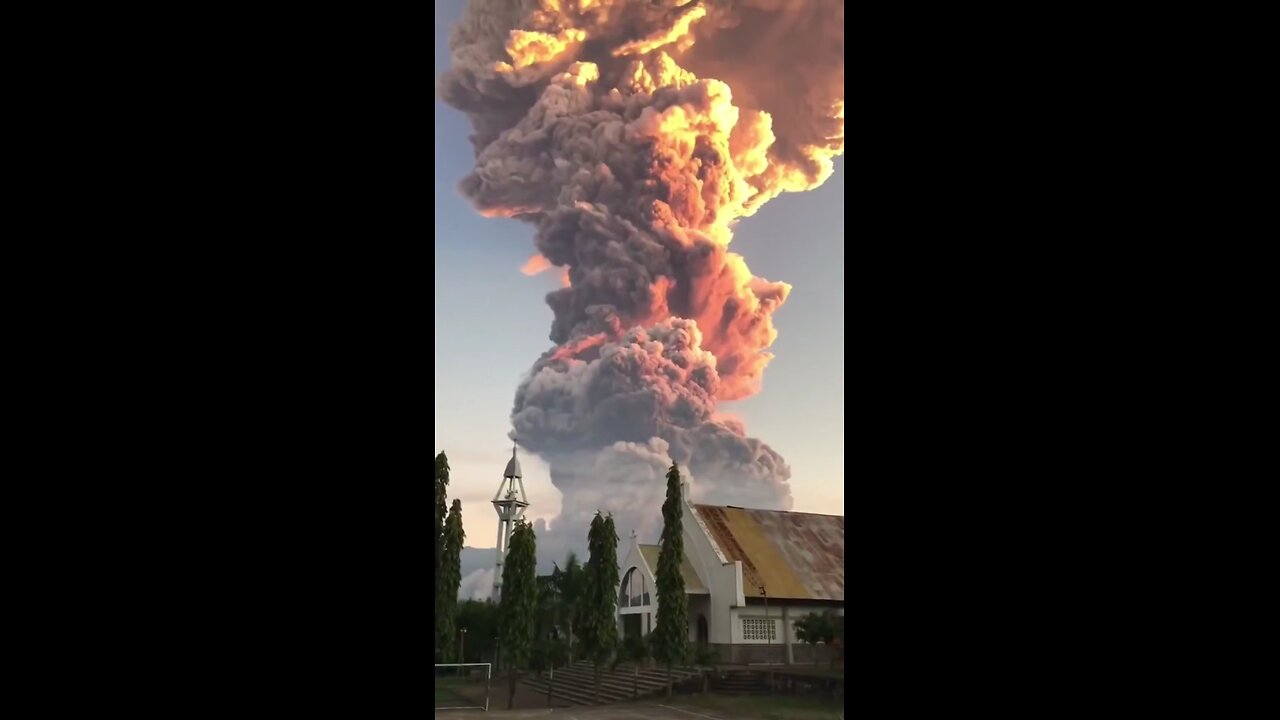 NOW - Lewotobi Laki-laki volcano erupts on Flores island, Indonesia.