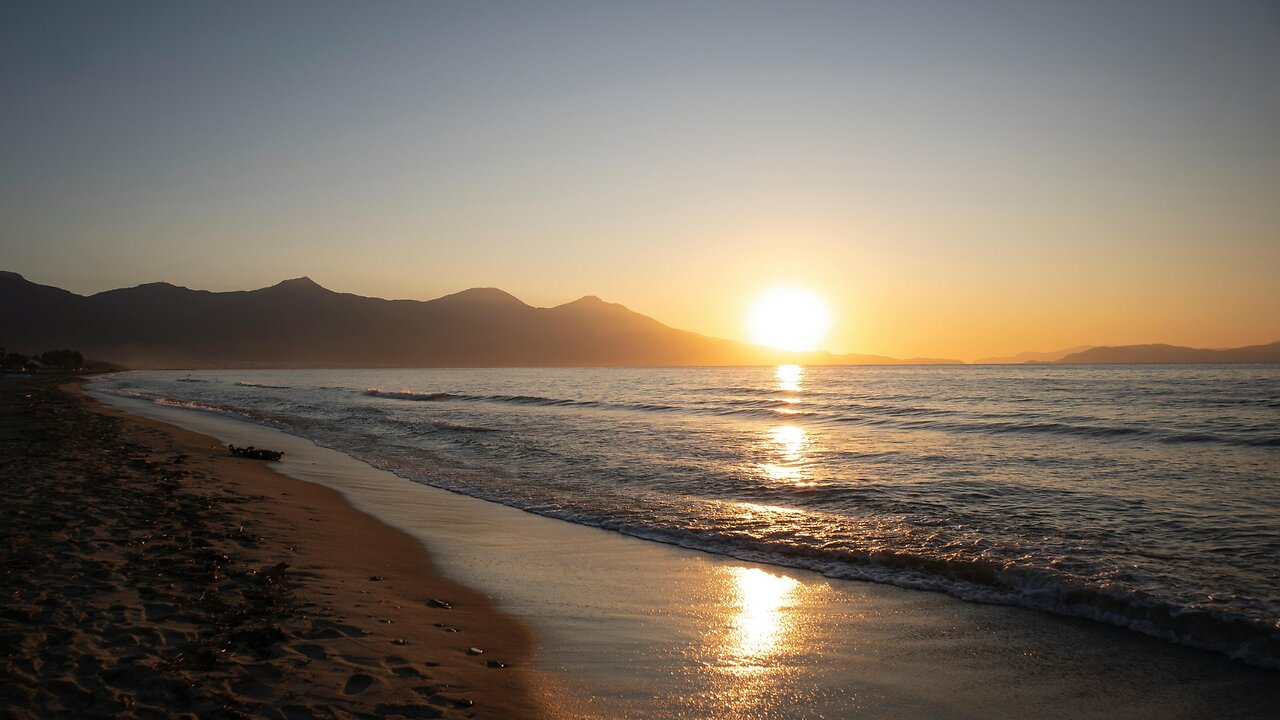 Breezy Lo-Fi Hip Hop: Relaxing Beach & Birdsong Beats for Study