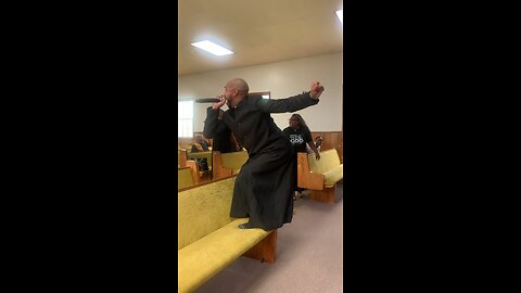 Walk the church pews 🫵🏽🫣🫣 church Chronicles