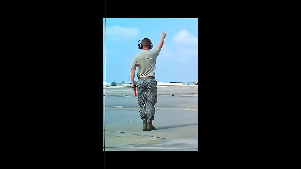 📹 Do you know what the ground crew does weird hand gestures and funny dances for?