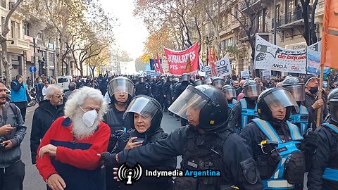 Marcha y acoso policial a jubiladas y jubilados, apoyando al Garrahan Plaza de Mayo 11/06/2025