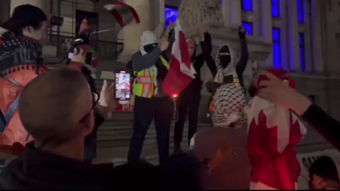 Pro-Hamas protesters set on fire the Canadian flag. 🇨🇦