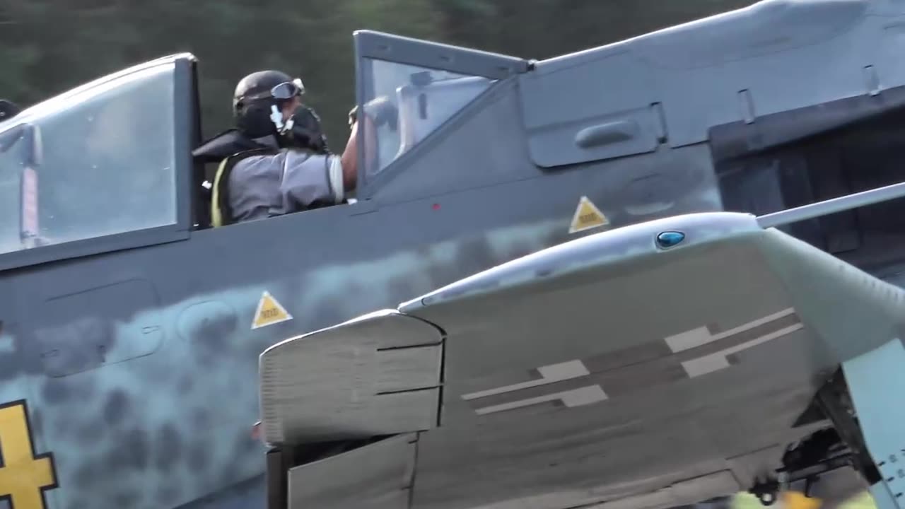 Focke-Wulf Fw 190 A-8 Roars to Life at Hangar10 | Epic Engine Sound & Presence!