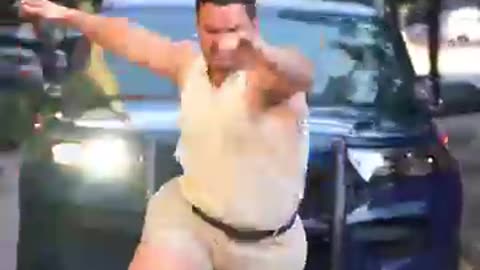 Man tries outrunning cops on skateboard