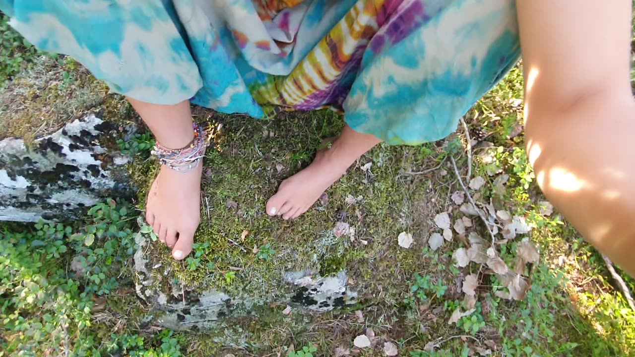 Being barefoot part 2👣(+half-asleep morning ramble)
