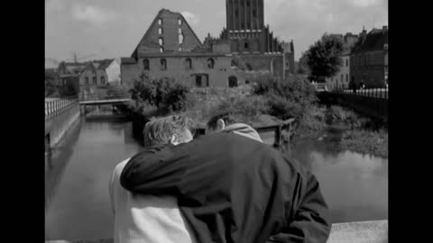 Dwaj ludzie z szafą 1958