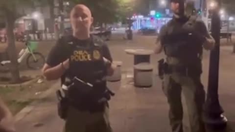 Feds harass man in park, but Patriots scare em off 🇺🇸