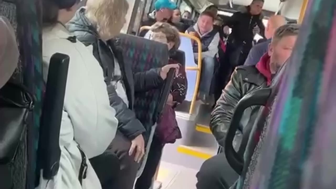 Ukrajinec neměl lístek tak poplival revizora