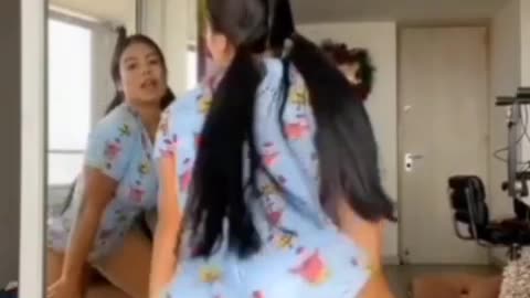 Tavaius Shakes Fat Ass.