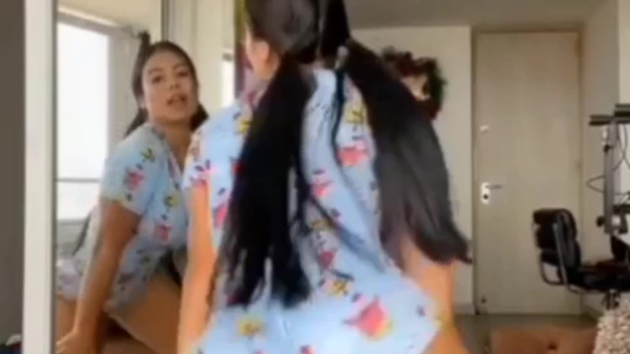 Tavaius Shakes Fat Ass.