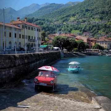 🇮🇹 You can sail on retro paddle boats on Lake Como in Italy.