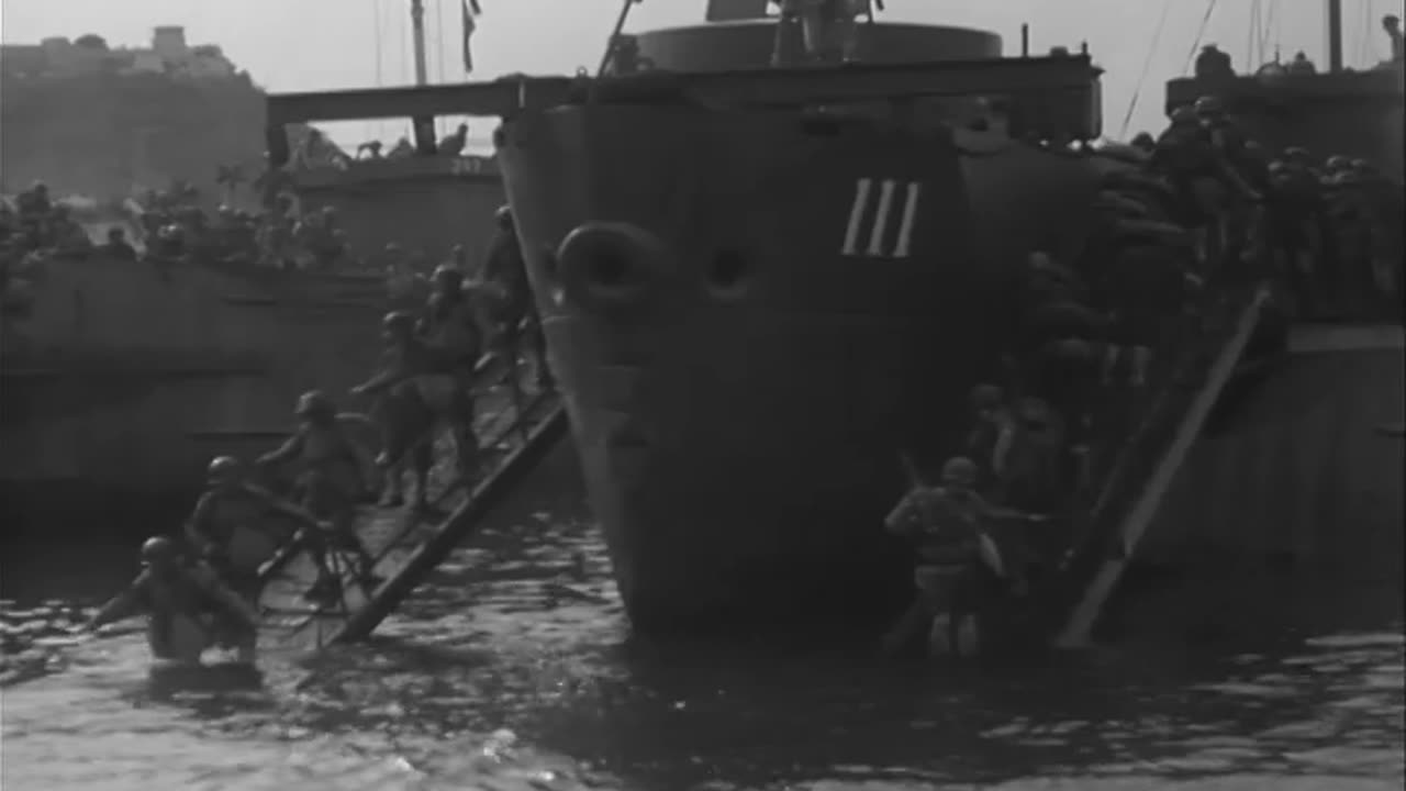 ARMY NURSES & TROOPS ARRIVE, NAPLES - ARMY NURSES & TROOPS ARRIVE, NAPLES - 428-npc-4933
