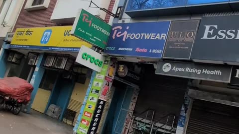 6am Hauz Khas market area