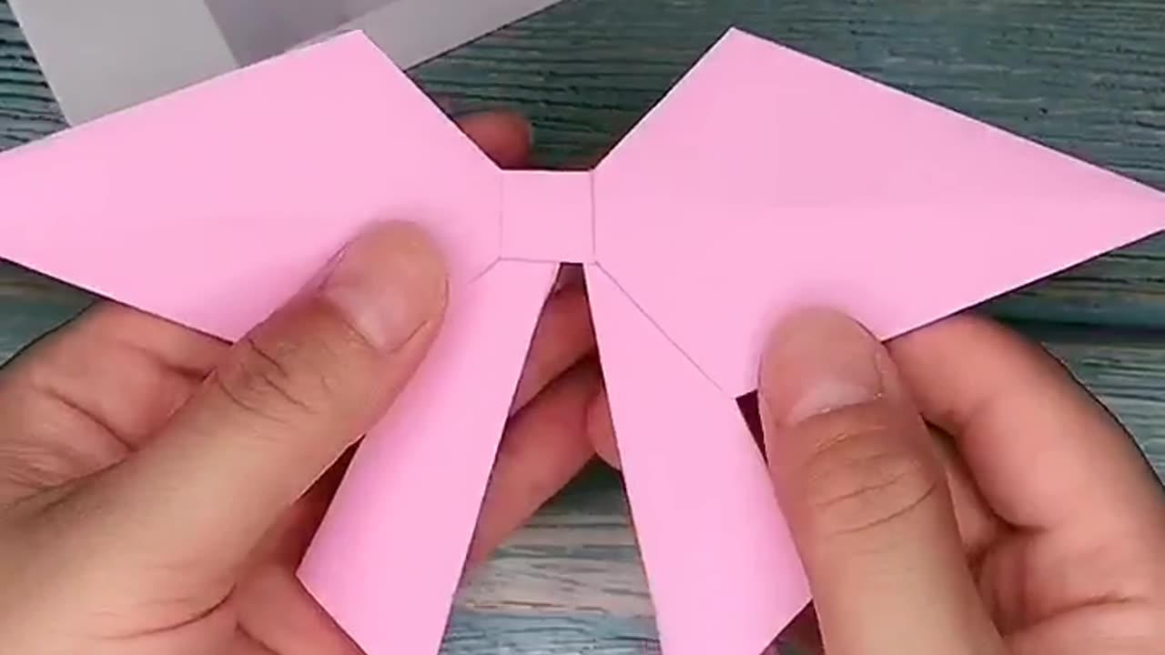 DIY Paper Photo Frames: Simple yet Elegant Designs
