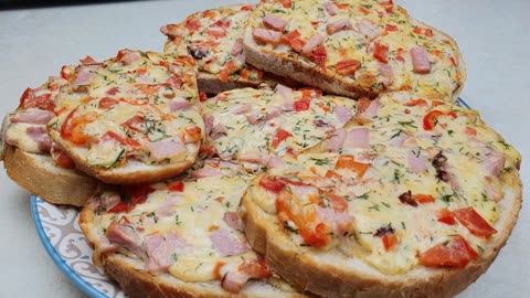 A quick meal in 10 minutes – fast and delicious for everyone. How to make pizza in a hurry