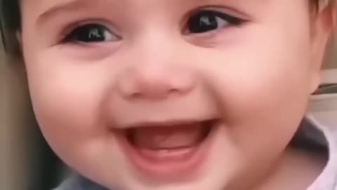 "Smiling Baby Cat Just Melted the Internet 😻😂"