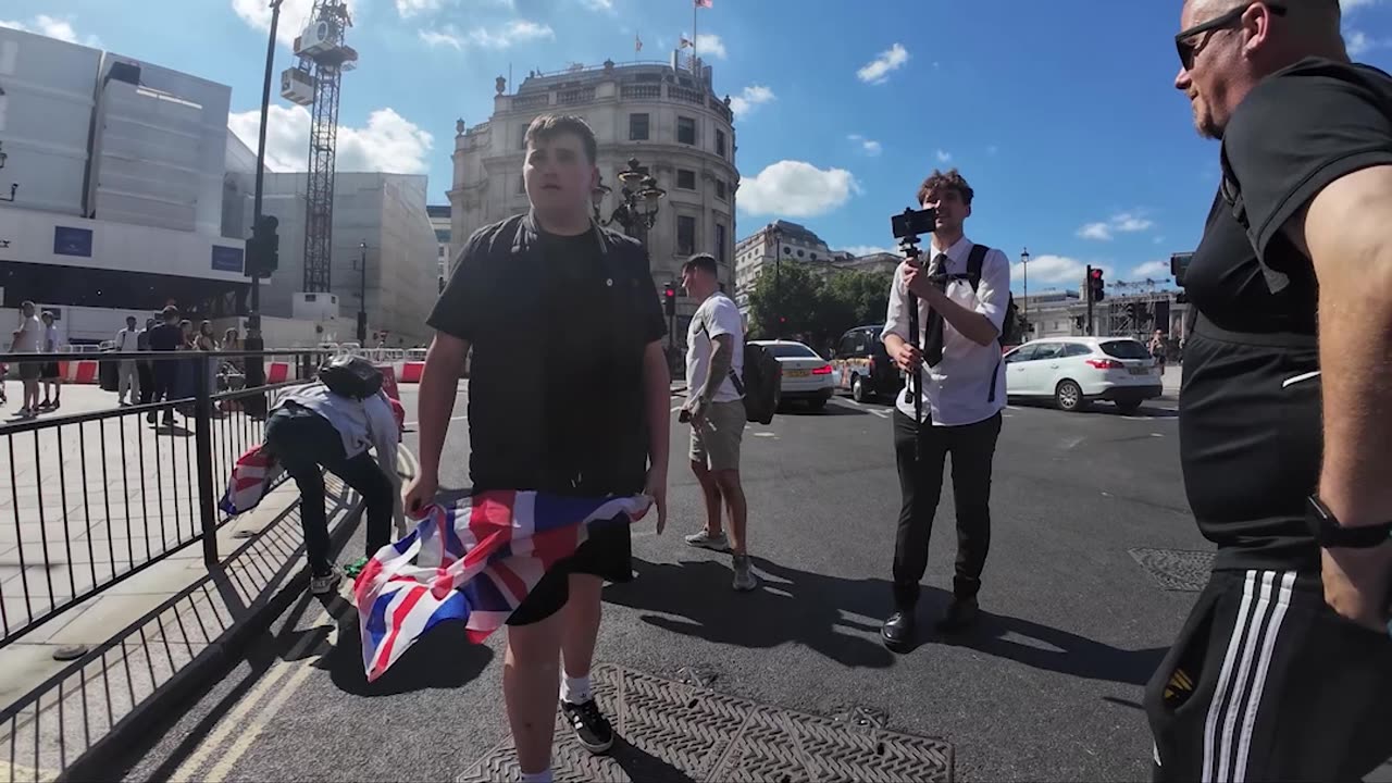 Man Steals Palestinian Flag