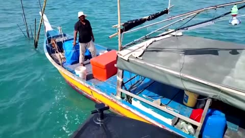 Hundreds missing after boat with Rohingya migrants sinks off Malaysia