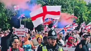 🚨🇬🇧BREAKING NEWS British patriots marching in Norwich: “Save Our Kids!”