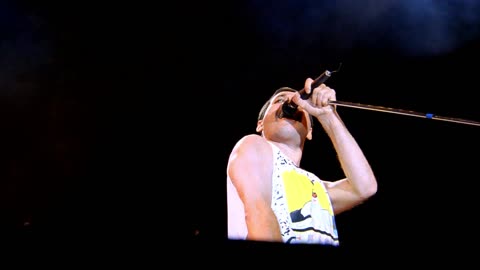 Bohemian Rhapsody - Queen (live)