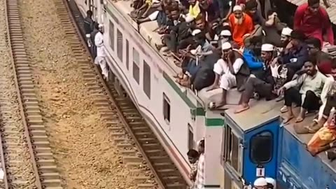 Those people are just enjoying the vibe while ride hahaha