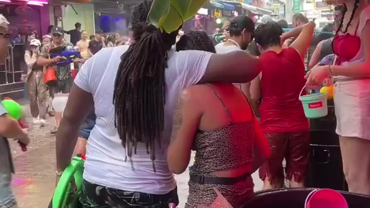 She tied that man shoes… I’m about to cry 😅🥲 American women are cooked..