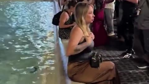 Argentine Tourist Ejected for Violating Rules at the Trevi Fountain
