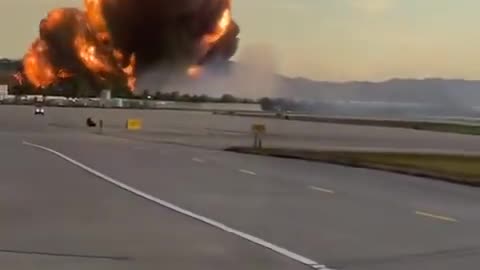🚨Shocking footage from Louisville Airport shows UPS Flight 2976 erupting in flames after takeoff
