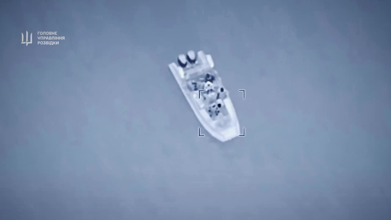 👀💥 GUR uses Bayraktar UAV to destroy a boat belonging to the Russian invaders.