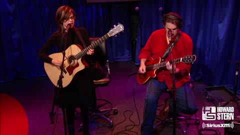 Lisa Loeb “Stay” Live on the Howard Stern Show (2006)