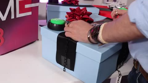 Unboxing Squid Game 3 Mystery Box! (Netflix)