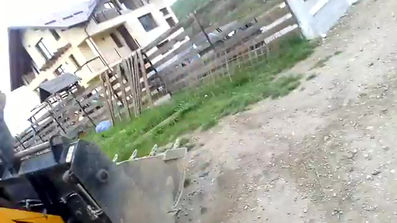 26.05.2021 Camion depozitare deșeuri malul Ghimbășelului Râșnov
