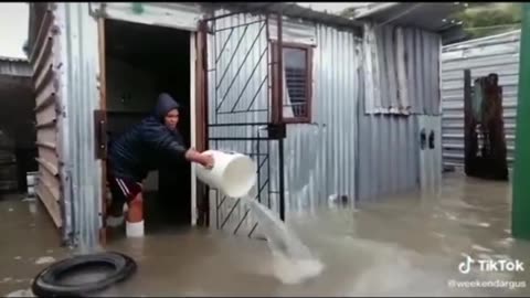 Video: All the Shakes in Floods in Cape Town, South Africa