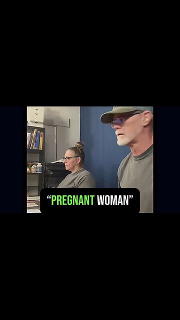 👉🏼 What Preggy Lady Looks Like In Water? 😅 #ASL #deaf #comedy #realtalk