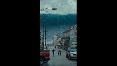 Huge Tsunami wave coming towards the city