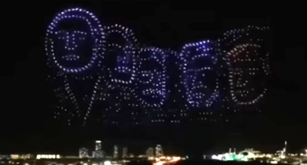 IDOL WORSHIP INSANITY! MAGA PUTS ON A TRUMP DRONE SHOW & IT WAS CRINGIER THAN IT SOUNDS! 🐍