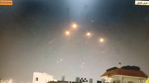 Watch _ Iranian missiles fall on Haifa and Tel Aviv