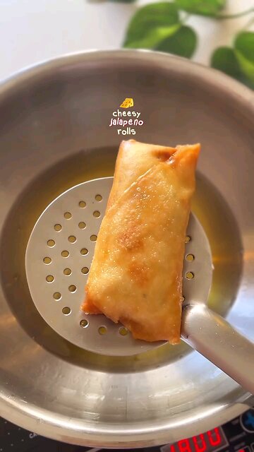 Cheesy Jalapeno Rolls