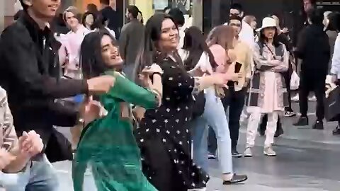 Indian_Garba_Flashmob_in_Adelaide,_Australia_😍