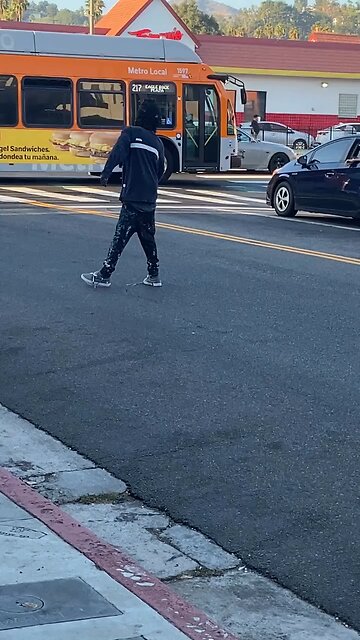 This dude's got better flow than my morning commute.