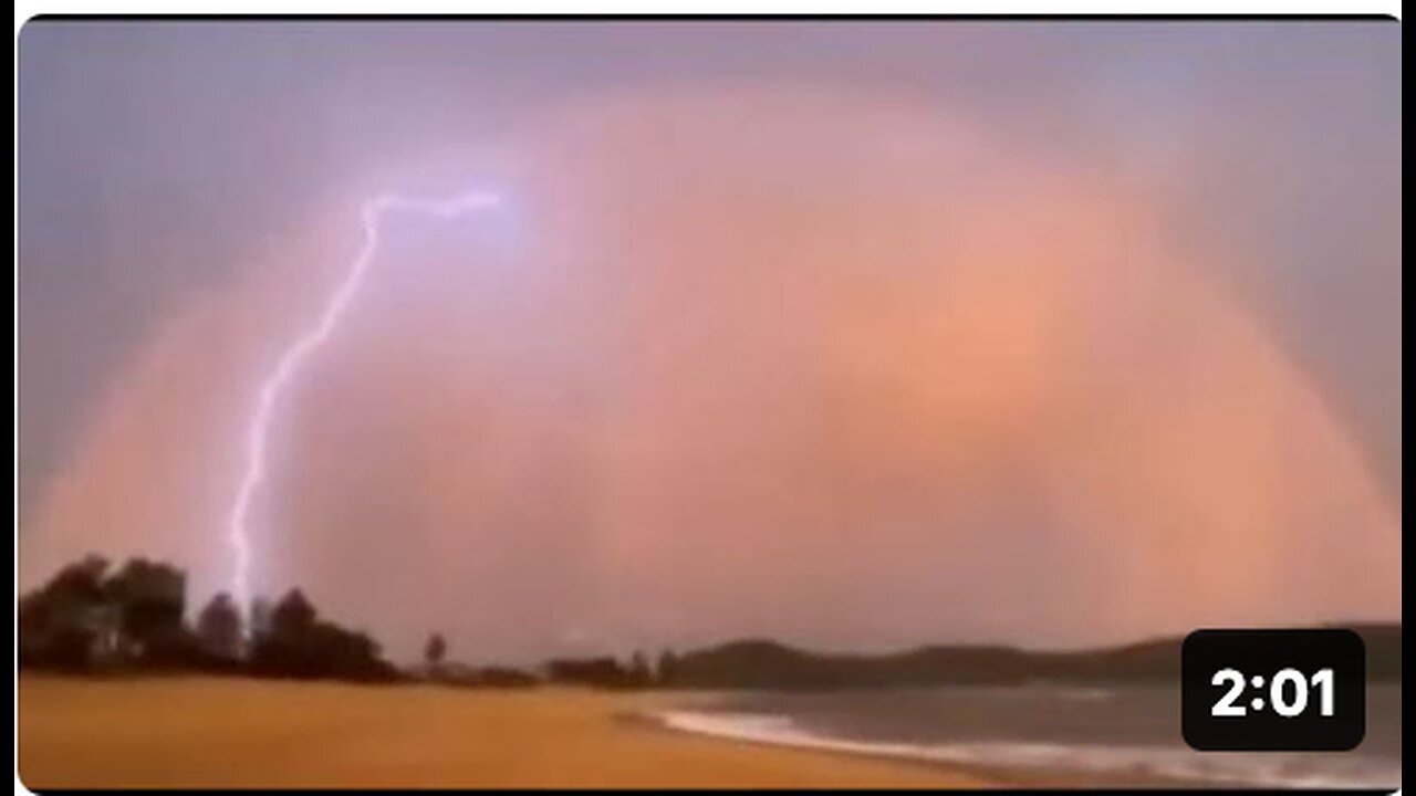 "Lightning Bounces off Massive Dome Formation in Australia"