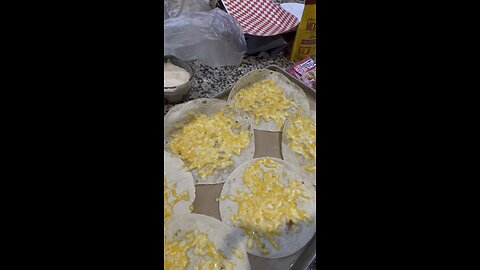 Super easy low carb/ HIGH PROTEIN cheesy Gordita crunch with beef. 15 min to make. #lowcarb #keto