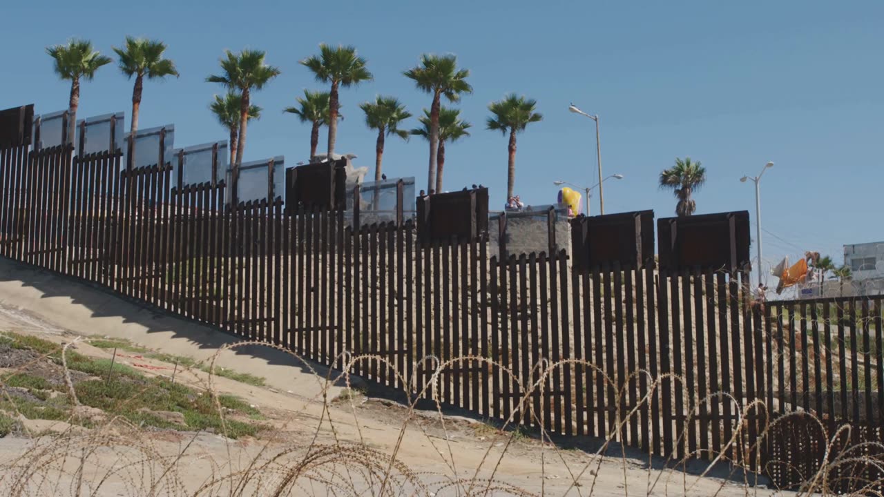 WHY MEXICANS IN MEXICO ARE BEGGING FOR TRUMPS HELP