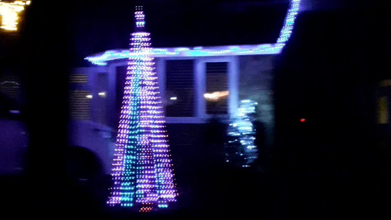 Driving Around Looking At The Christmas Lights!🎄🎍🎇🎆✨