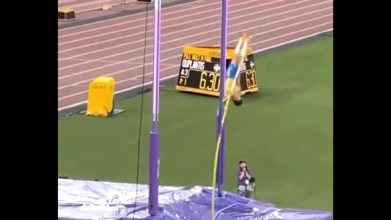 Duplantis broke the world record with 6 meters 30 and won the Tokyo pole