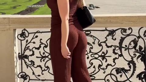Sultry & Stylish: A Glimpse into the Sexy Girl Lifestyle | Confidence & Glamour